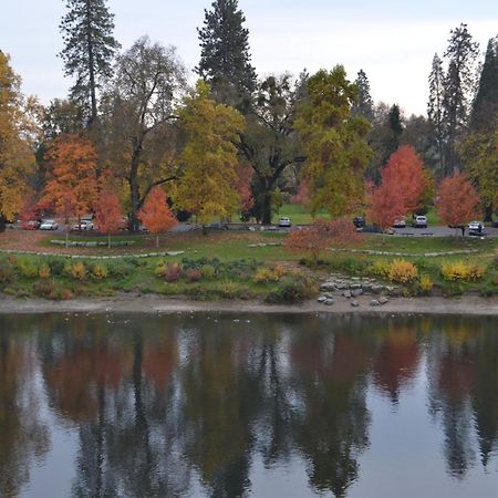 The Lodge At Riverside Grants Pass Exterior photo