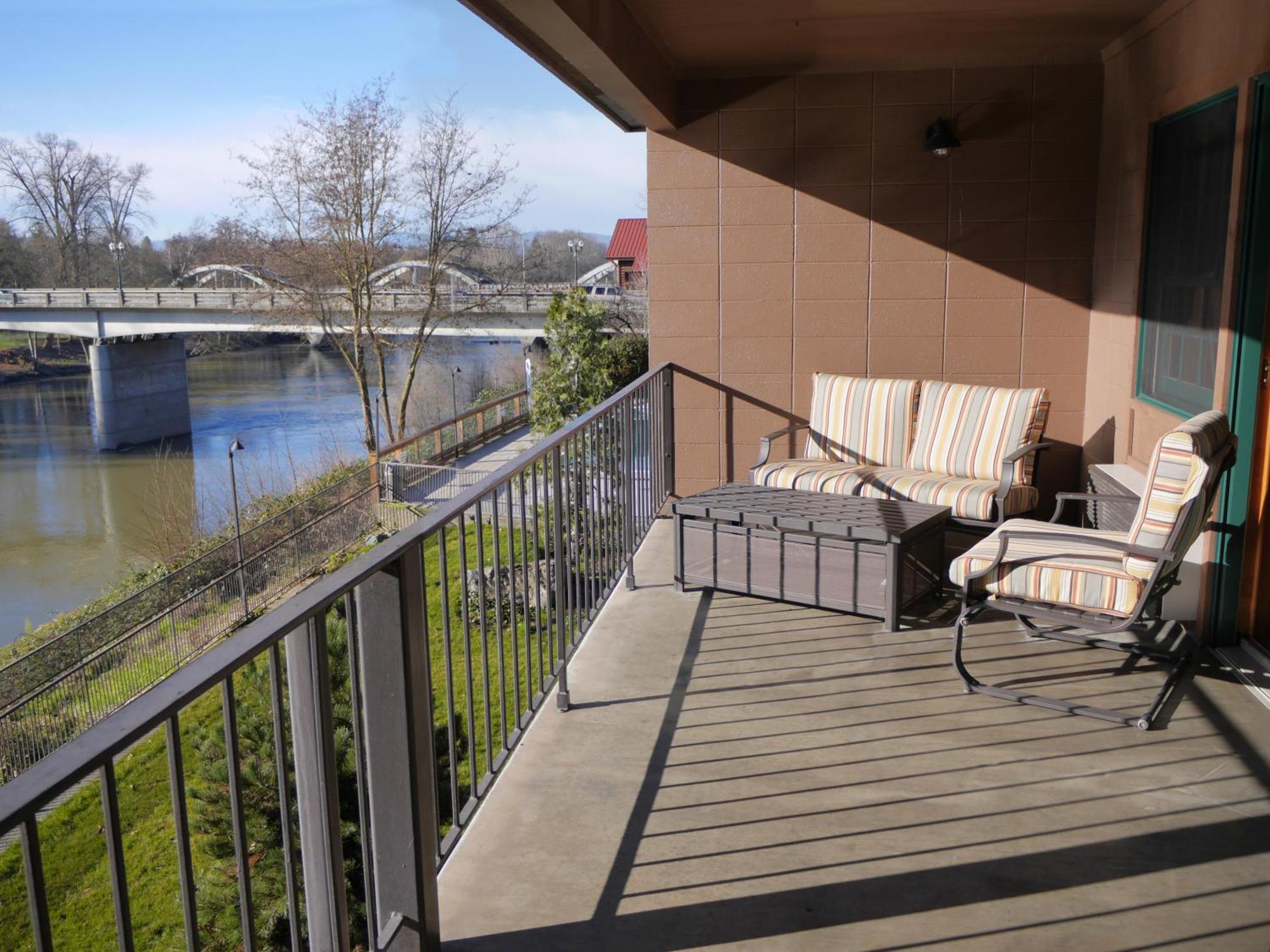 The Lodge At Riverside Grants Pass Room photo